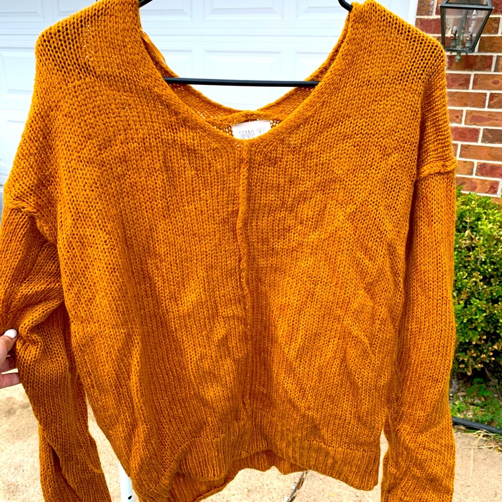 Light sweater size small!